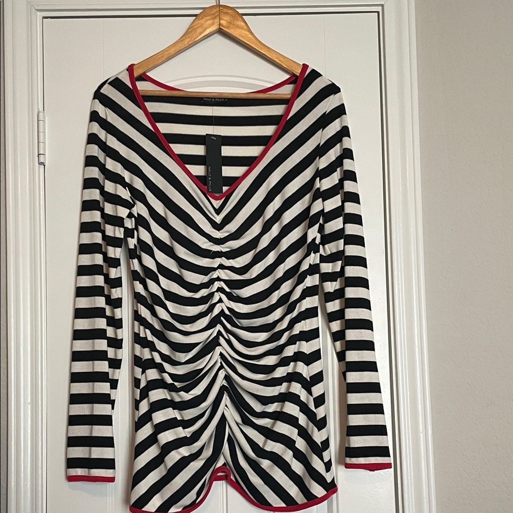 Nally & Millie V-Neck Ruched Long Sleeve Top - Black & White, Red trim NWT XL